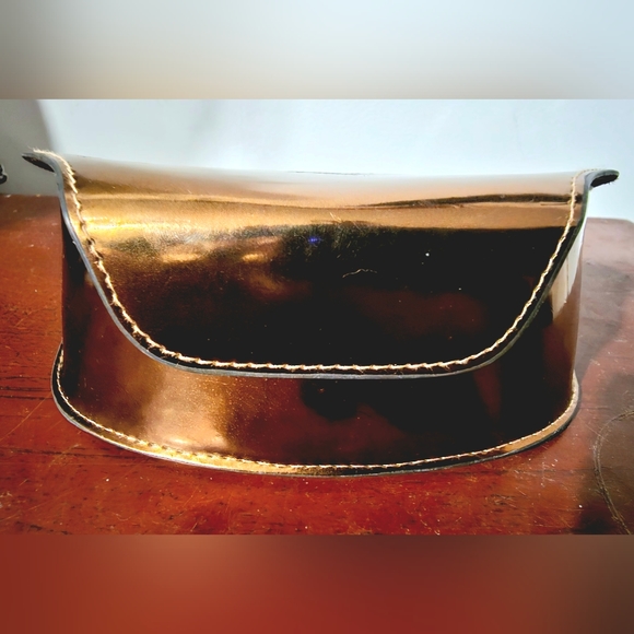 Guess large oversized bronze gold sunglasses case, luxury, 2010s, opulence - Picture 4 of 9